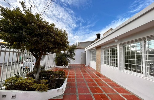 Urbanizacion Eliana House | Comoda Casa Cerca a el mar y a Pocos Minutos de el Centro Histórico