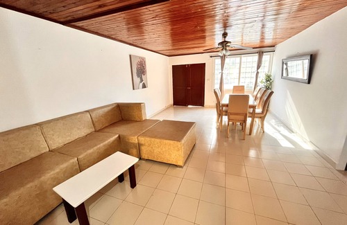 Urbanizacion Eliana House | Comoda Casa Cerca a el mar y a Pocos Minutos de el Centro Histórico