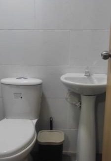 Suramericana Apartment | COMODA HABITACIÓN INDEPENDIENTE EN LAURELES ESTADIO CoN BAÑO PRIVADO para 3 personas