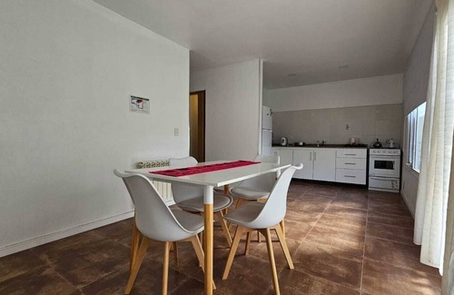 Dina Huapi Cottage | COMPLEJO RAICES PATAGONICAS DUPLEX CALLE LOS PRUNUS