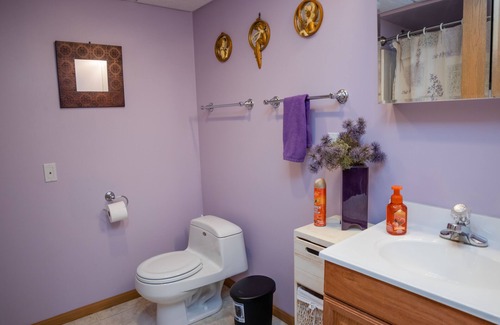 Tomahawk House | Complete serenity on this 5.5 acre modern waterfront property.