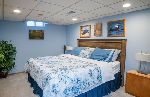 Tomahawk House | Complete serenity on this 5.5 acre modern waterfront property.