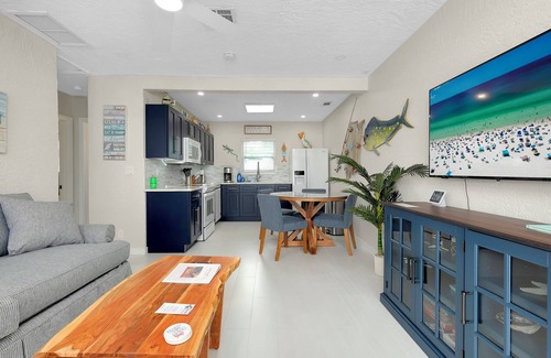 Siesta Key Villa | Completely Remodeled- 150 Yards to Beach and Restaurants!