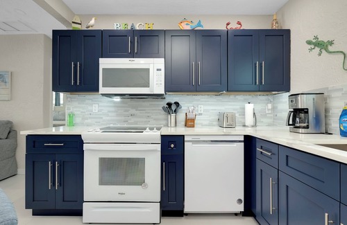 Siesta Key Villa | Completely Remodeled- 150 Yards to Beach and Restaurants!