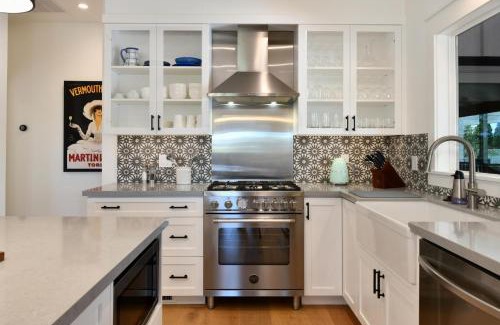 Healdsburg House | Completely Remodeled Farmhouse With Stunning Views Of Dry Creek Valley