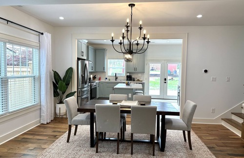 Irvine House | Completely Renovated Home in Walkable Downtown Irvine - Close to Red River Gorge