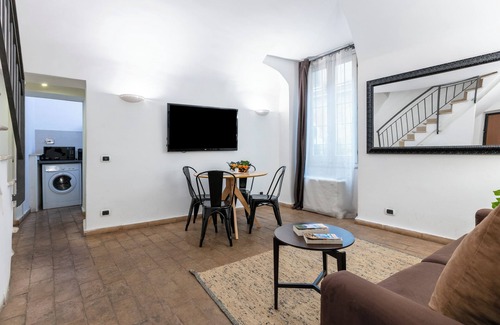 Campitelli Apartment | Completely renovated two-level apartment next Colosseum