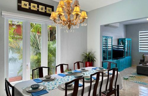 Santurce House | Condado Laguna Villa w Pool 5 Bd 3 Ba - Generator