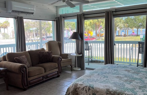Cedar Key Condo | Condo 121 in wonderful Cedar Key with WiFi, AC