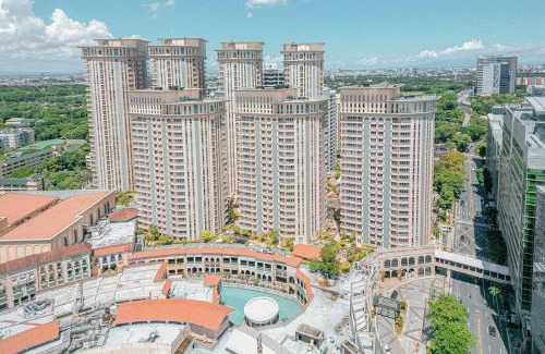 Pinagsama Apartment | Condo at Venice Mall, near Airport, BGC & Makati
