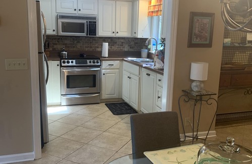 Saint Simons Heights Condo | Condo-Clean, Cozy, Comfy and Convenient