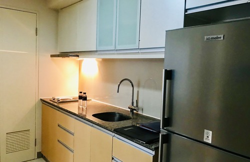 Bonifacio Global City Condo | Condo for 4 at Uptown BGC w/Wifi+Pool+Gym