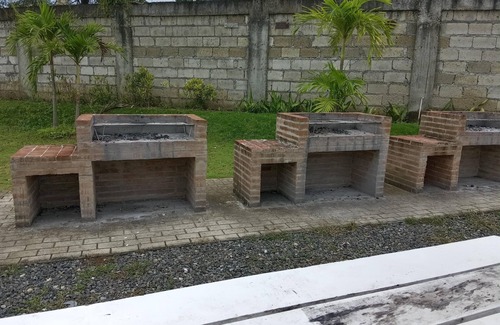 Lapu-Lapu Apartment | Condo in Lapu-lapu wd 3 Pools/free Wifi&netflix