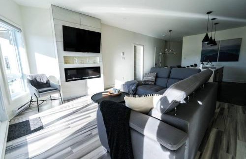 Saint Donat Apartment | Condo le YÉTI -Lake view-St-Donat- dogfriendly