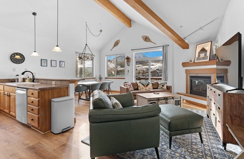 Willow Grove House | Condo Near Ski Resorts w/Stunning Mountain Views & Shared Hot Tub!