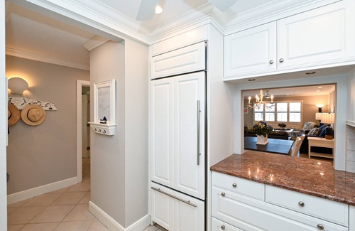 Siesta Key Condo | Condo on the beach! Footsteps to water. Spacious unit with a view.n