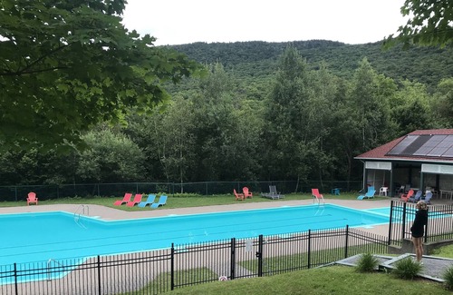 Sutton Condo | CONDO VAL SUTTON (ski 2 minutes away )(walking distance)