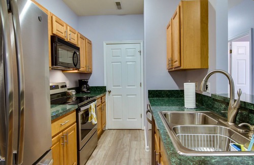 Rehoboth Beach Condo | Condo w/Pool Access ~ 2 Mi to Rehoboth Beach!