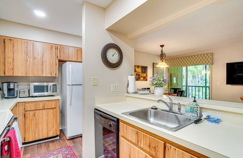 Deltona Lakes Condo | Condo w/Pool & Beach Access Near Theme Park