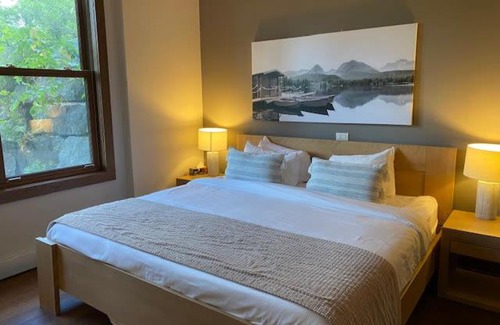 Lac Superieur Village House | Condo with breathtaking view of the lake