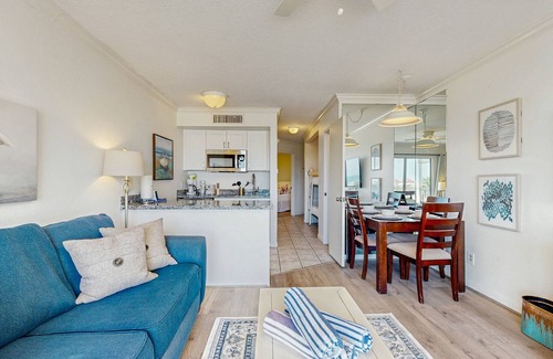 Galveston House | Condo with Ocean Views, Pools, Gym & Hot Tubs, Steps to the Beach