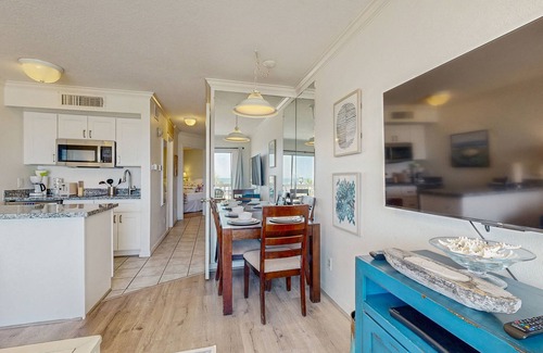 Galveston House | Condo with Ocean Views, Pools, Gym & Hot Tubs, Steps to the Beach