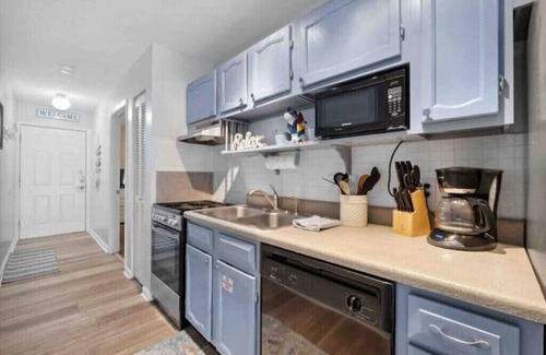 El Centro Beach Condo | Condo with pool, Steps From The Beach! Snow bird discounts! Near Pier Park!