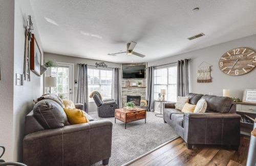 Table Rock Apartment | Condo with Pool about 2 Mi to Table Rock Lake!