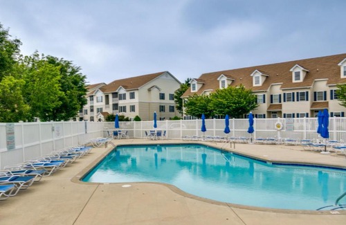 Rehoboth Beach Apartment | Condo with Pool Access about 2 Mi to Rehoboth Beach!