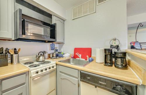 Fort Worth Apartment | Condo with Pool Access 3 Mi to Downtown Fort Worth!