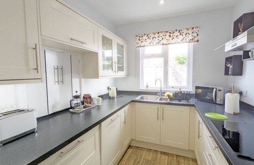 East Wittering Cottage | Coney Six - East Wittering - a family house that sleeps 4 guests in 2 bedrooms