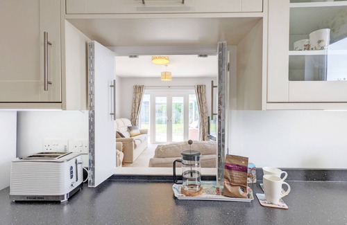 East Wittering Cottage | Coney Six - East Wittering - a family house that sleeps 4 guests in 2 bedrooms