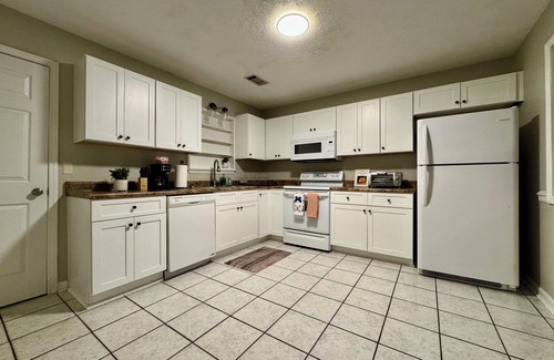 Warner Robins House | Confortable, Pet-friendly stay close to shopping and dining