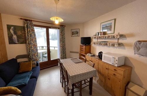 Laveissiere Apartment | Confortable T2 avec balcon au cœur de la station, proche pistes et commerces - FR-1-787-80