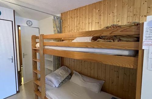 Laveissiere Apartment | Confortable T2 avec balcon au cœur de la station, proche pistes et commerces - FR-1-787-80