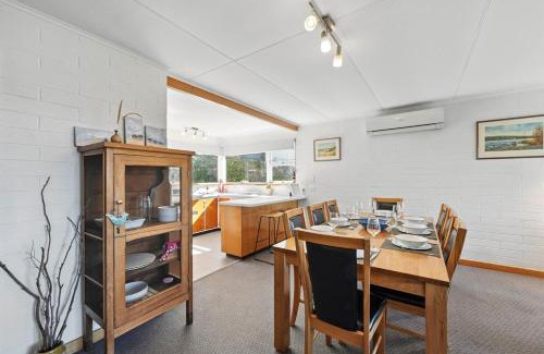 Coningham House | Coningham Beach House - 3 Bedrooms