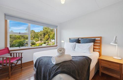 Coningham House | Coningham Beach House - 3 Bedrooms