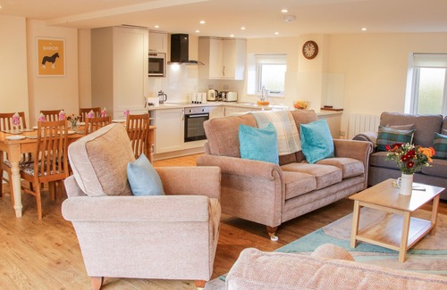 Wall-under-heywood House | CONKERS' COTTAGE, pet friendly, with a garden in Church Stretton