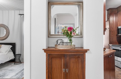 Downtown Edmonton House | CONNECT HOUSE - A charming 1930's bungalow in the heart of YEG
