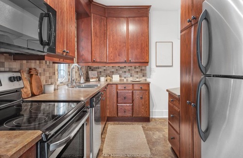 Downtown Edmonton House | CONNECT HOUSE - A charming 1930's bungalow in the heart of YEG