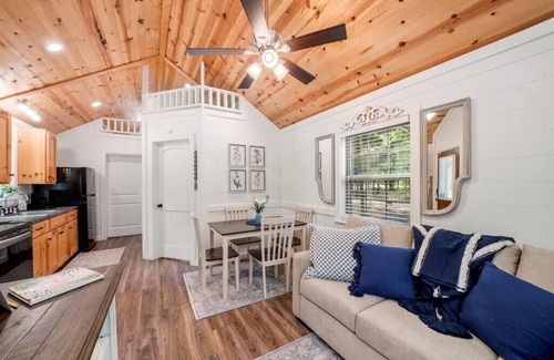 Dogwood House | Connect to Nature by Lake Cypress Springs