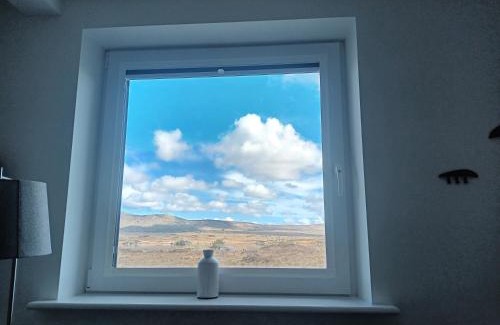 Inishmacatreer House | Connemara Lake View Apartment
