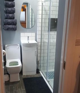 Inishmacatreer House | Connemara Lake View Apartment