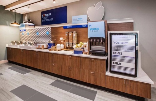 Clinton House | Consider us if you're searching for room in Clinton, Iowa.