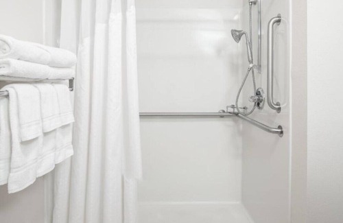 Clinton House | Consider us if you're searching for room in Clinton, Iowa.