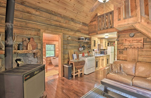 Bernhards Bay Cottage | Constantia Cabin Escape > 2 Mi to Lake Oneida