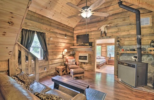 Bernhards Bay House | Constantia Cabin Escape More Than 2 Mi to Lake Oneida