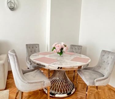 Powisle Apartment | Constitution Corner