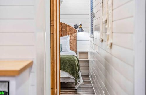 Waco House | Container Home with Rooftop Views and Pickleball