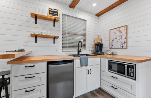 Waco House | Container home with rooftop views and pickleball